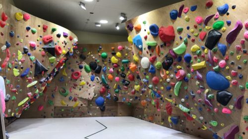 岡山県のクライミング施設「ヘルスピア倉敷 スポーツ施設」